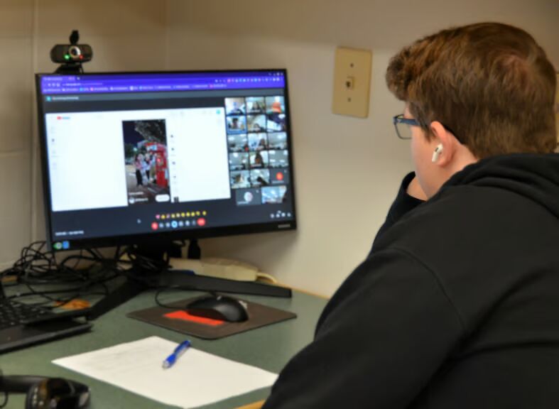 student-using-computer_converted.573a542476.jpg